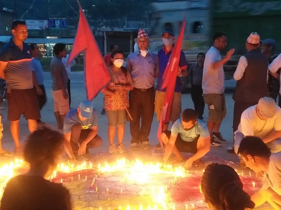 नयाँ नक्सा अनुमोदनको खुसीमा धादिङको थाक्रेमा दीप प्रज्ज्वलन