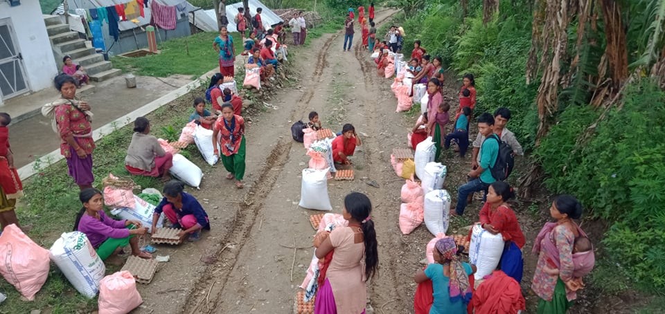 बेनिघाट रोराङका कुपोषित बालबालिकाको परिवारलाई खाद्यान्न तथा सरसफाई स्वच्छता सामग्री वितरण 
