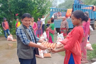 गजुरी र बेनिघाटका कुपोषित बालवालिकाका परिवारलार्ई पोषण सामग्री बितरण