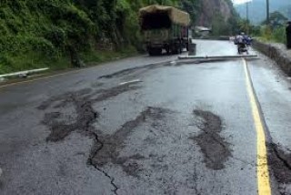 नारायणगढ-मुग्लिन सडक  भासियो