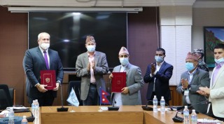नागढुंगा-नौबिसे-मुग्लिन र कमला-पथलैया सडक सुधारका लागि विश्व बैंकसँग ५४ अर्ब रुपैयाँ ऋण सम्झौता