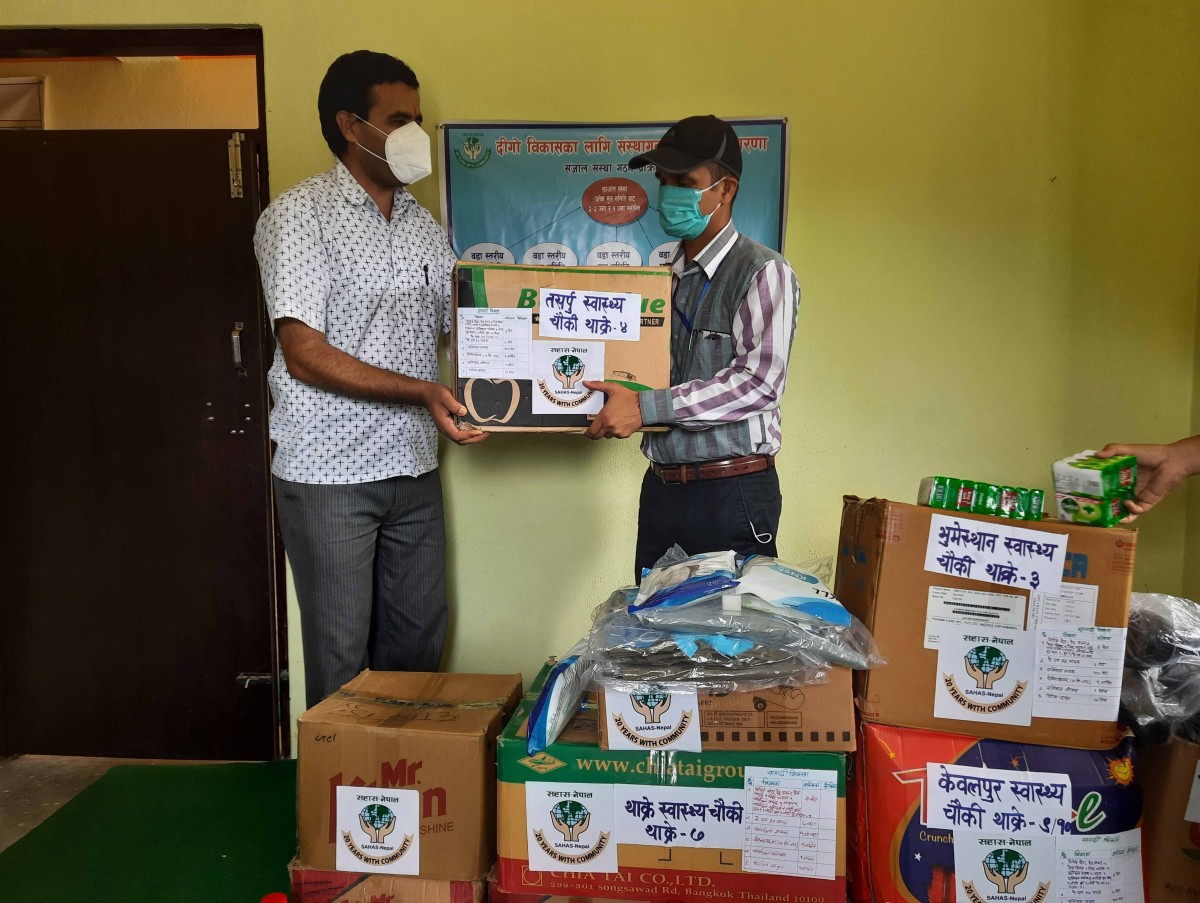 Health kit distribution2_Thakre Dhading.jpg