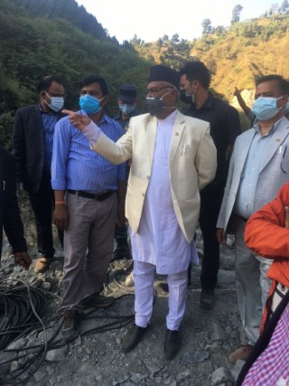 एक महिना भित्र बञ्चरे डाँडाँमा फोहोर व्यवस्थापन गर्न शहरी विकास मन्त्री श्रेष्ठको निर्देशन