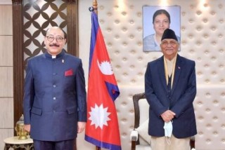 प्रधानमन्त्री ओलीसँग भारतीय विदेश सचिव श्रृङ्गलाको शिष्टाचार भेट