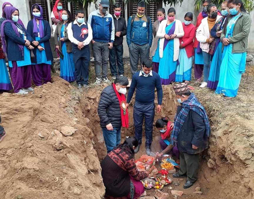 पुर्व   शिक्षा मन्त्री गंगालाल तुलाधरद्धारा गल्छि बैरेनीमा १५ शैयाको अस्पताल शिलान्यास