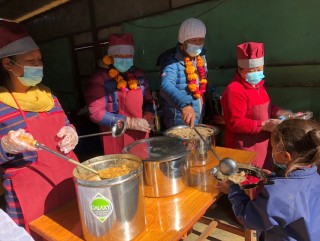 कोभिड-१९ का कारण रोकिएको दिवा खाजा कार्यक्रम सुचारु