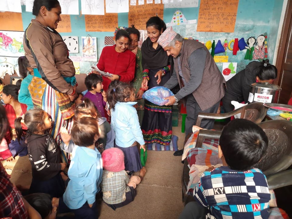 प्रयास नेपालद्धारा बालबालिकालाई स्टेसनरी तथा खेलकुद सामाग्री प्रदान