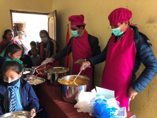 थाक्रे ४ मा रहेको चण्डीभूमी आधारभुत विद्यालयमा दिवा खाजा कार्यक्रम शुभारम्भ