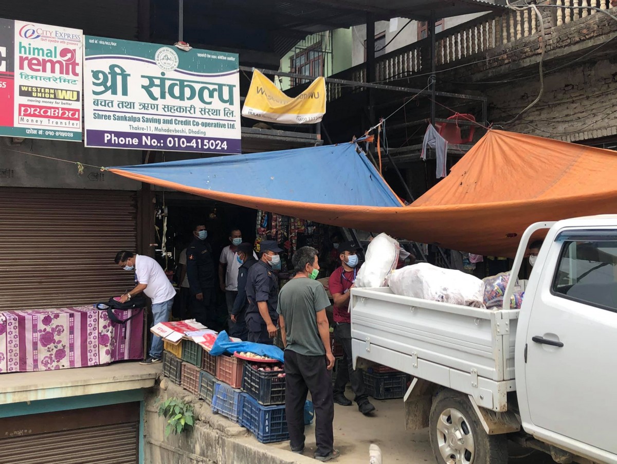 गल्छि र थाक्रे गाउँपालिकाको खाद्यान्न तथा औषधी पसलमा अनुगमन, कुन पसललाई कति जरिवाना र जफत ?