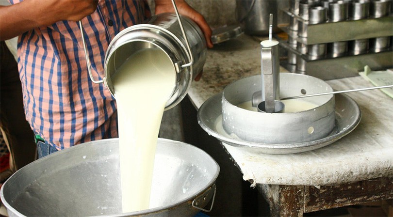 आजबाट बढ्यो दूधको उपभोक्ता मूल्य, प्रतिलिटर ९७ देखि १ सय रुपैयाँसम्म तिर्नुपर्ने
