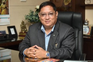 व्यवसायी उमेश श्रेष्ठ स्वास्थ्य राज्यमन्त्री