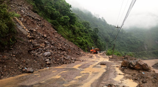 पृथ्वी राजमार्ग : अर्को सूचना जारी नभएसम्मका लागि सवारीसाधनको आवागमन बन्द