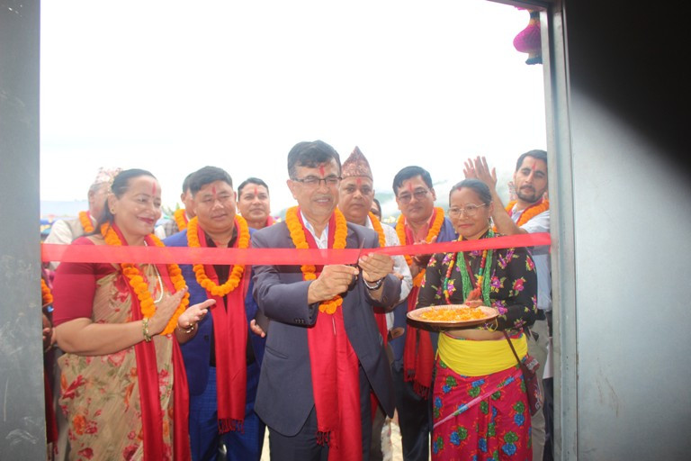 मुख्यमन्त्री पाण्डेद्धारा चेपाङ किशोरी छात्रावास भवन उद्घाटन, छात्रावासलाई २० वटा कम्प्युटर सहयोग गर्ने प्रतिबद्धता