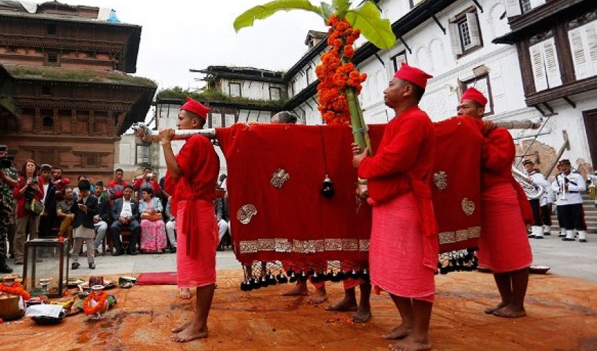 आज दशैंको फूलपाती भित्र्याइँदै