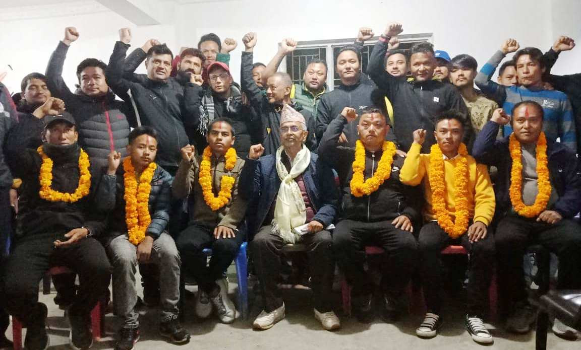 थाक्रेमा एमाले परित्याग गरि १७ जना एकीकृत समाजवादीमा प्रवेश
