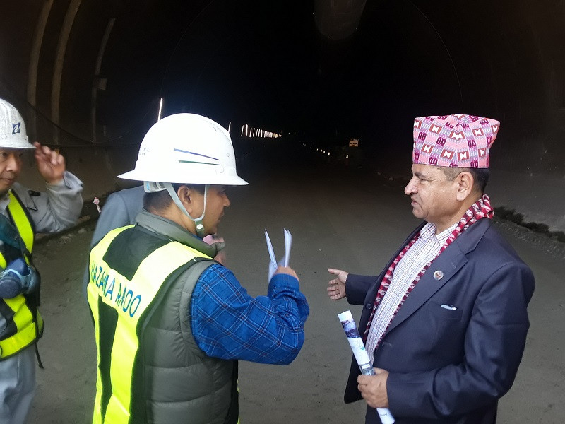 नागढुङ्गा सुरुङमार्गमा एक वर्षभित्र गाडी चलाउने गरी कामलाई तीव्रता दिन्छाैँ : मन्त्री ज्वाला