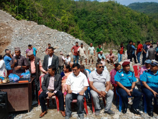 संसद पाण्डेद्धारा गजुरीको तुदी खोलामा पक्की पुलको शिलान्यास