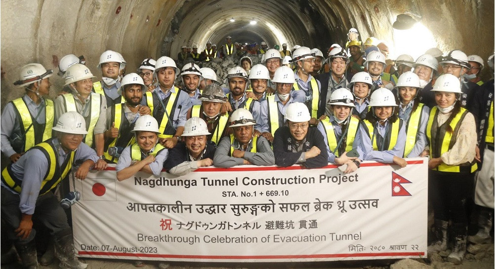 नौबिसे–नागढुङ्गा सुरुङमार्गको ‘ब्रेक थ्रु’, सुरुङ खन्ने काम ९१ प्रतिशत सम्पन्न