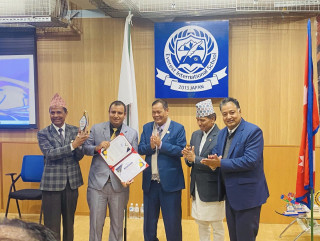 धादिङको सक्सेस एकेडेमीलाई उत्कृष्ट विद्यालय पुरस्कार प्रदान