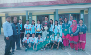 प्रभु बैंक धार्के शाखाद्धारा हरिहर भोजकुमारी माध्यमिक विद्यालयमा जर्सी वितरण