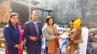 सुर्यज्योती लाइफ धादिङ शाखाद्वारा १३ लाख मृत्यु दाबी भुक्तानी हस्तान्तरण