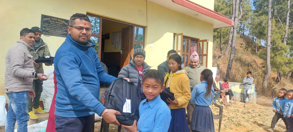 प्रयास नेपालद्धारा बेनिघाट रोराङका ४३० विद्यार्थीलाई शैक्षिक सामग्री तथा पोसाक वितरण