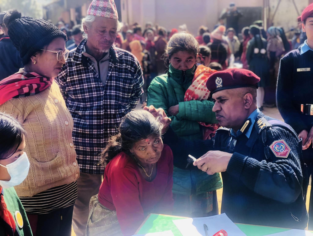 नेपाल प्रहरी श्रीमती संघको आयोजनामा थाक्रे ७ मा निःशुल्क स्वास्थ्य शिविर