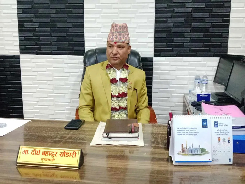 राजीनामा दिन मुख्यमन्त्री सोडारीलाई तीन दलको आग्रह