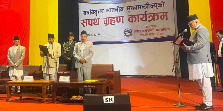 गण्डकी प्रदेश : मुख्यमन्त्री पाण्डे र दुई मन्त्रीले लिए शपथ