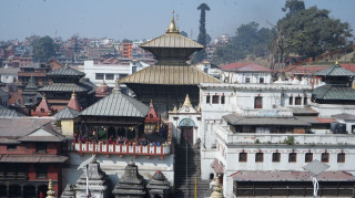 पशुपतिनाथ मन्दिरका चारवटै ढोका बिहान ४ बजे नै खुला