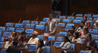 नयाँ सरकार बन्न नदिन प्रधानमन्त्रीले संविधानमा प्वाल खोजिरहेका छन् : ठाकुर गैरे (भिडिओ)