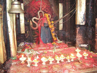 दोलखा भिमेश्वरको शिलामा पसिना