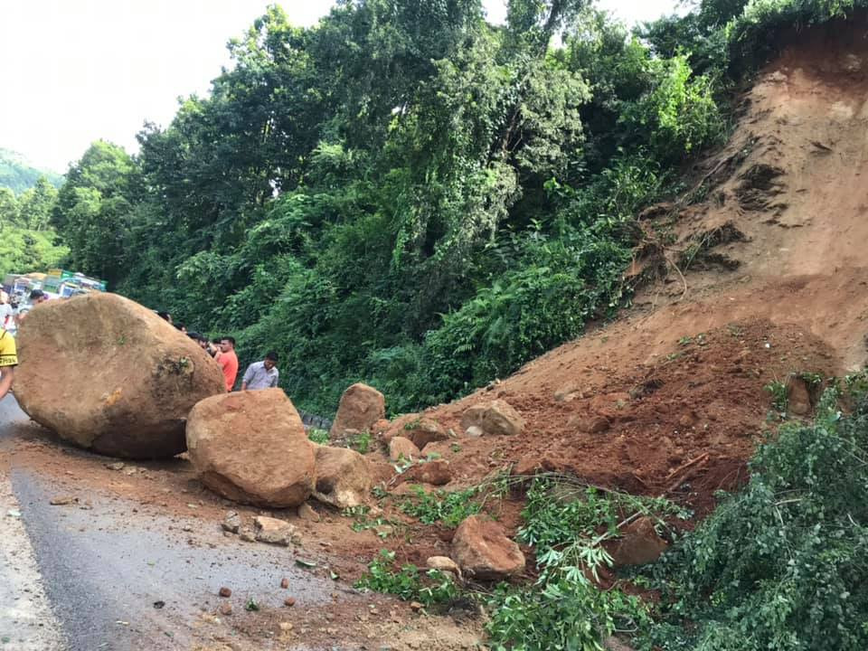 धादिङको गल्छी–नुवाकोटको देवीघाट सडक खण्ड अवरुद्ध