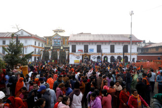 पशुपति मन्दिरमा बिहान ३ बजेदेखि चारवटै ढोका खुला