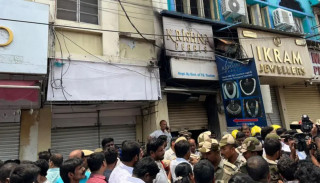 हैदराबादको एक भवनमा आगलागी, १७ जनाको मृत्यु