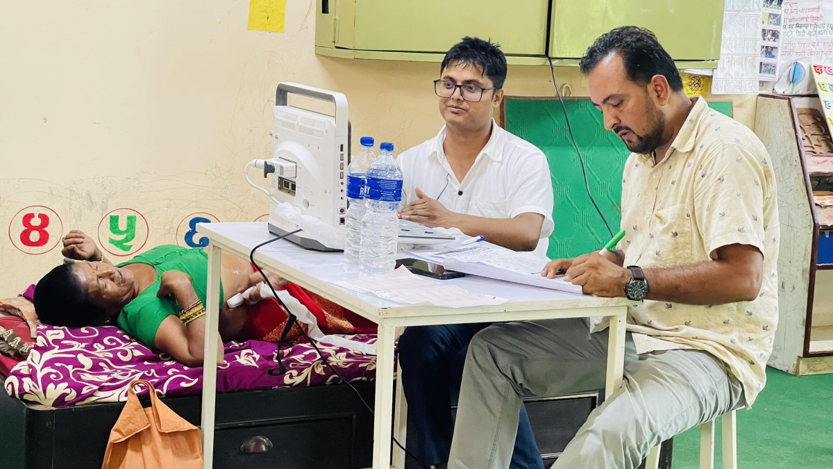 धादिङको गजुरीमा भएको विषेशज्ञ स्वास्थ्य शिविरमा ४०१ जनाले लिए सेवा