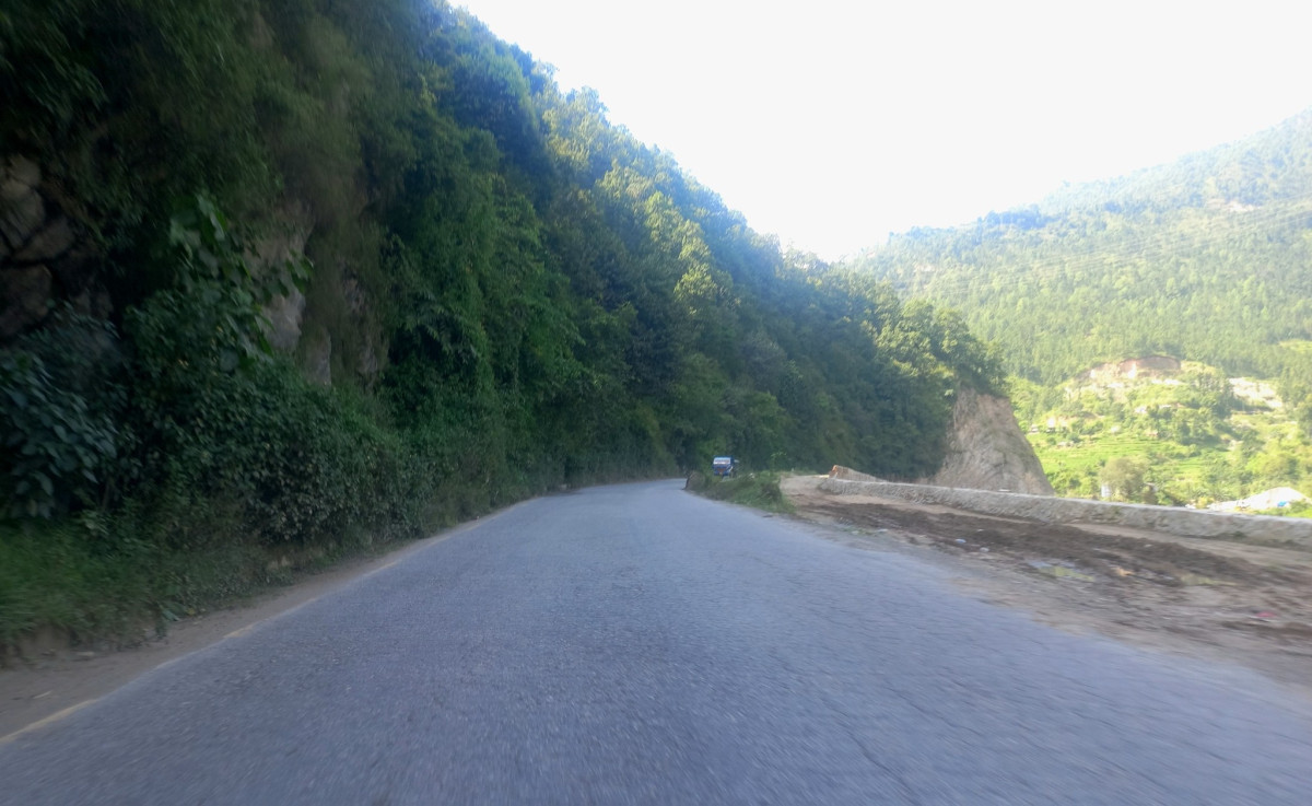 मलेखु-मुग्लिन सडकखण्डको पहिरो हटाइयो