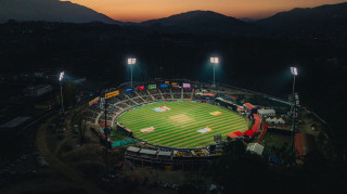लुम्बिनी लायन्स र जनकपुर बोल्ट्स खेल्दै