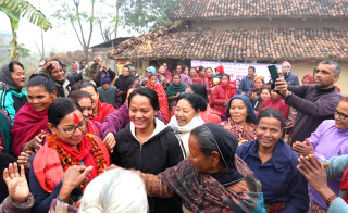चितवन–३ मा रेणु दाहालको चुनावी अभियान तीव्र