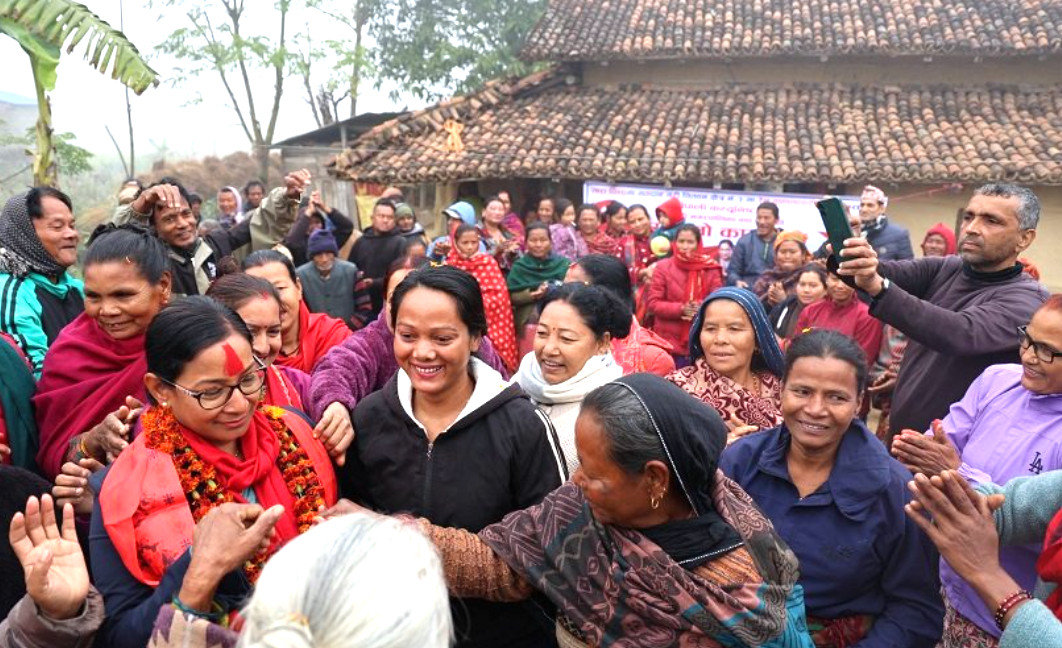 चितवन–३ मा रेणु दाहालको चुनावी अभियान तीव्र