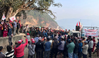 गल्छीको विभिन्न वडामा उम्मेदवार सहित एमालेको घरदैलो कार्यक्रम