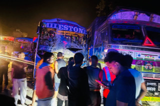 धादिङमा तीन सवारी ठोक्किँदा ३७ जना घाइते