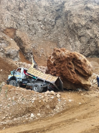 थाक्रेको ढुंगाखानीमा ढुंगाले च्यापिएर ट्रिपर चालकको मृत्यु