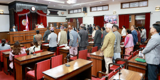 राष्ट्रियसभा बैठक बस्दै