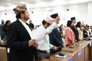 प्रतिनिधिसभा बैठक स्थगित