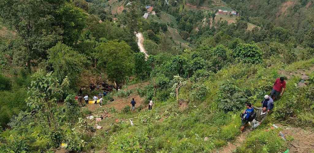 विपी राजमार्ग बस दुर्घटनाका मृतक ८ जनाकै पहिचान