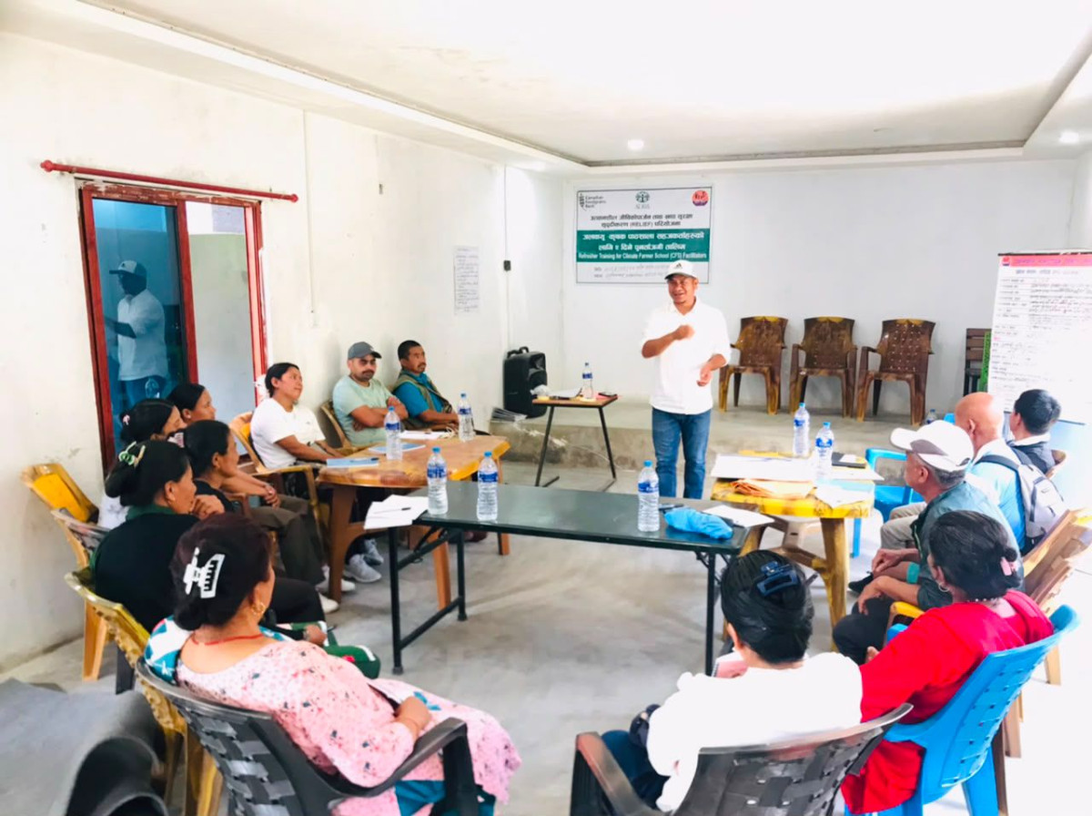 खनियाबासमा जलवायु–कृषक पाठशाला सहजकर्ताहरूका लागि पुनर्ताजगी तालिम सम्पन्न