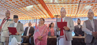 वाग्मतीका मुख्यमन्त्री थापाले लिए शपथ