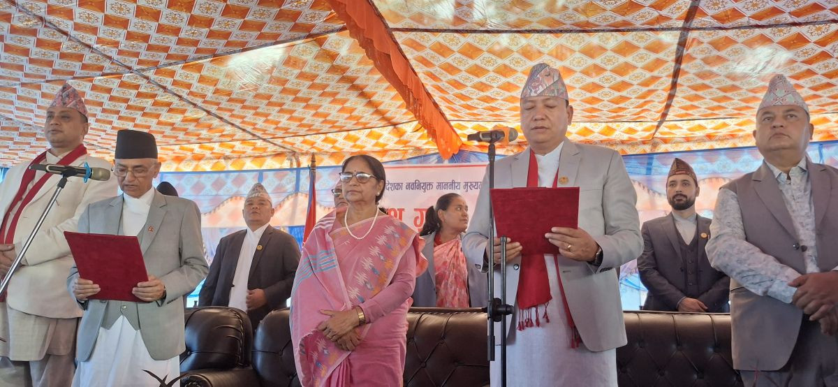 वाग्मतीका मुख्यमन्त्री थापाले लिए शपथ
