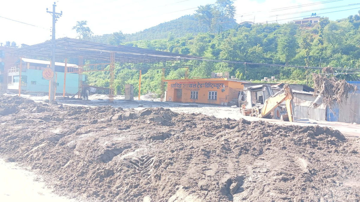 गल्छी गाउँपालिकाद्वारा बैरेनीका बाढी प्रभावित परिवारलाई राहत वितरण